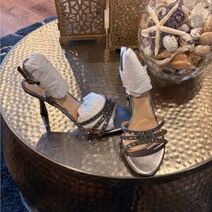 Jewel Badgley Mischka Silver Strappy Heels style Kathryn size 7